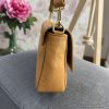 Bolso piel camel con tachuelas doradas - Imagen 4