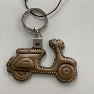 Llavero piel vespa color gris