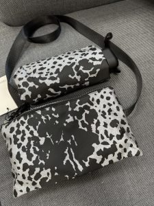 Pertegaz paraguas plegable con bolsita negra estampada