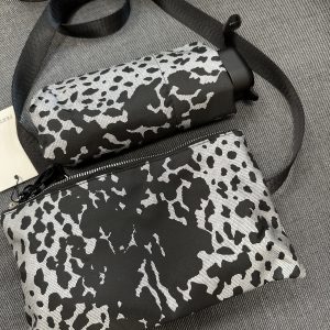 Pertegaz paraguas plegable con bolsita negra estampada
