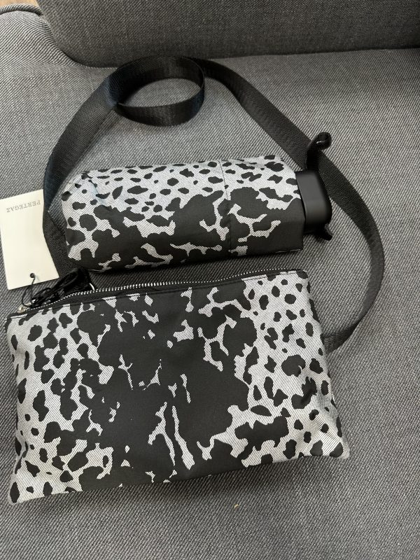 Pertegaz paraguas plegable con bolsita negra estampada - Imagen 5